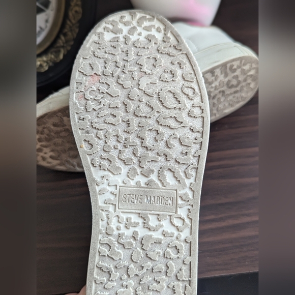 Girls Steve Maddenplatformwhite sneakers with pink heel accent. - Picture 5 of 9